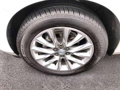 Used 2021 Buick Enclave Essence w/ Sound and Sites Package image 10