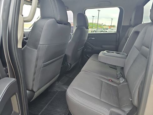 Used 2022 Nissan Frontier SV AWD/4WD image 34