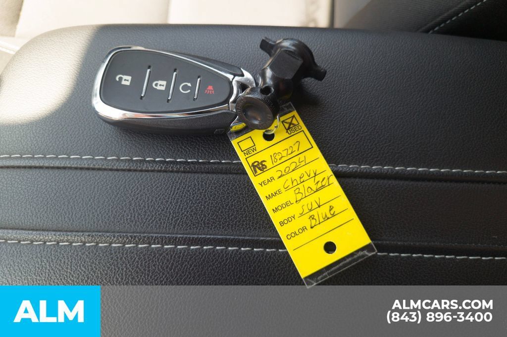 Used 2024 Chevrolet Blazer LT FWD image 16
