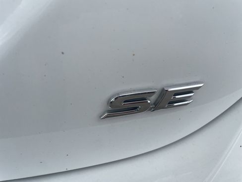 Used 2024 Toyota Camry SE FWD image 11
