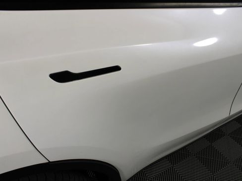Used 2020 Tesla Model Y Long Range image 30