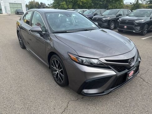Used 2024 Toyota Camry SE w/ Cold Weather Package FWD image 9