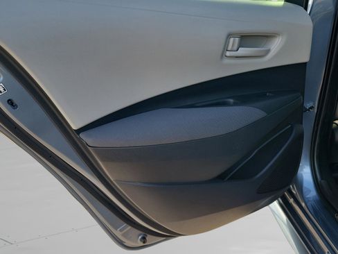 Used 2025 Toyota Corolla LE w/ Convenience Package image 9