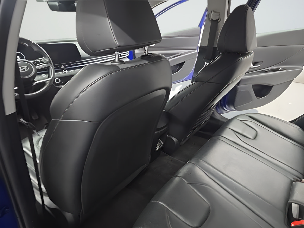 Certified 2025 Hyundai Elantra Limited FWD image 16