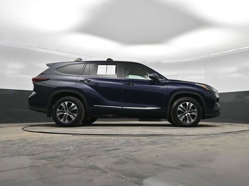 Used 2024 Toyota Highlander XLE image 37