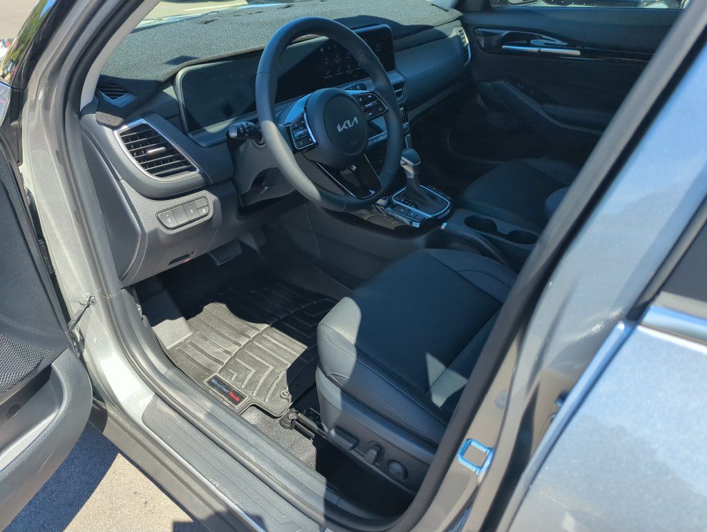 Used 2026 Kia Seltos EX FWD image 11