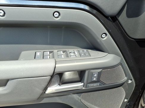 New 2026 Land Rover Defender 110 X-Dynamic SE AWD/4WD image 13
