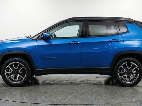 Used 2025 Jeep Compass Trailhawk image 5