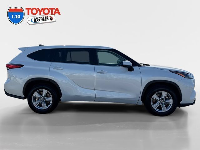 Certified 2023 Toyota Highlander LE FWD image 6