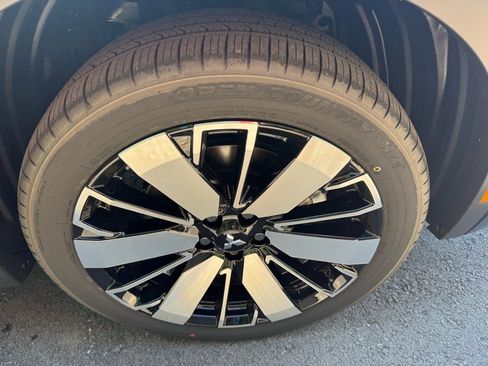 Used 2025 Mitsubishi Outlander AWD image 9