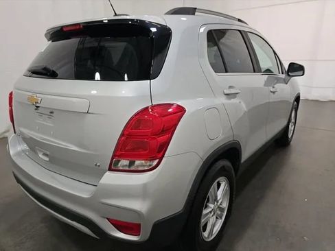 Used 2019 Chevrolet Trax LT w/ LT Convenience Package FWD image 5