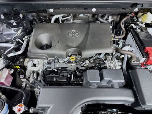 Used 2025 Toyota RAV4 XLE AWD/4WD image 32