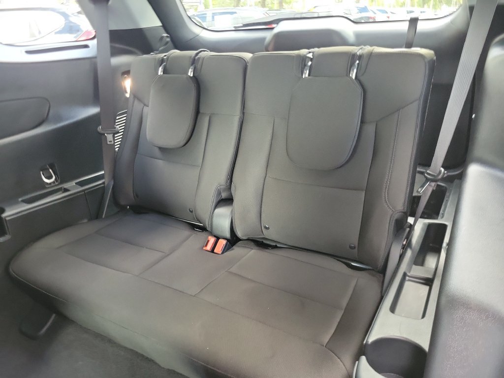 Used 2024 Ford Explorer XLT RWD image 12