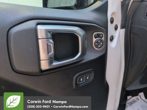 Used 2022 Jeep Gladiator Sport AWD/4WD image 11