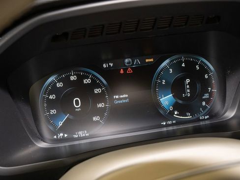 Used 2019 Volvo XC90 T6 Momentum w/ Protection Package Premier image 18