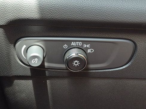 Used 2023 Buick Envision Essence FWD image 12