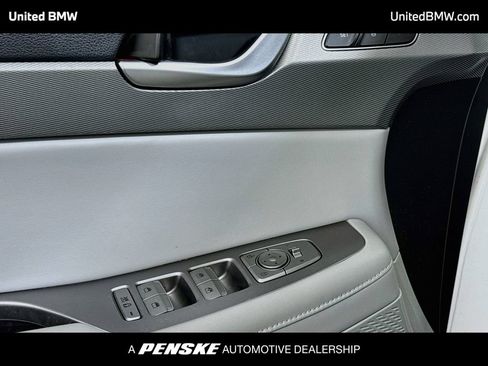 Used 2022 Hyundai Palisade SEL w/ Premium Package FWD image 3