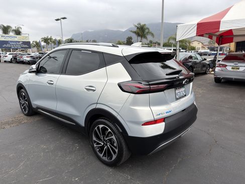 Used 2023 Chevrolet Bolt EUV Premier w/ Sun & Sound Package FWD image 6