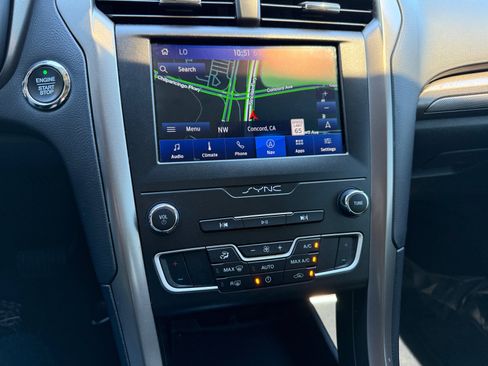 Used 2020 Ford Fusion SE FWD image 12