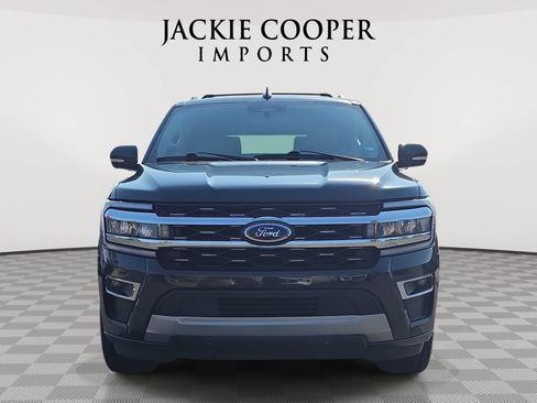 Used 2024 Ford Expedition Limited AWD/4WD image 2