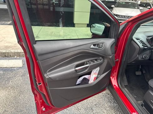 Used 2018 Ford Escape SE w/ SE Sync 3 Package FWD image 15
