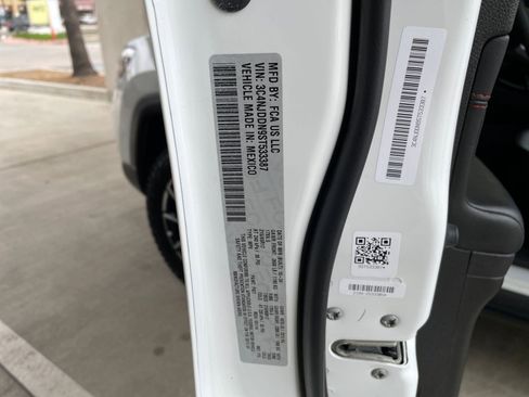 Used 2025 Jeep Compass Trailhawk image 29