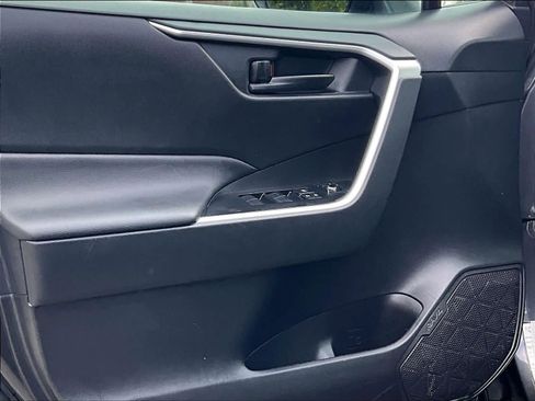 Used 2025 Toyota RAV4 LE AWD/4WD image 9