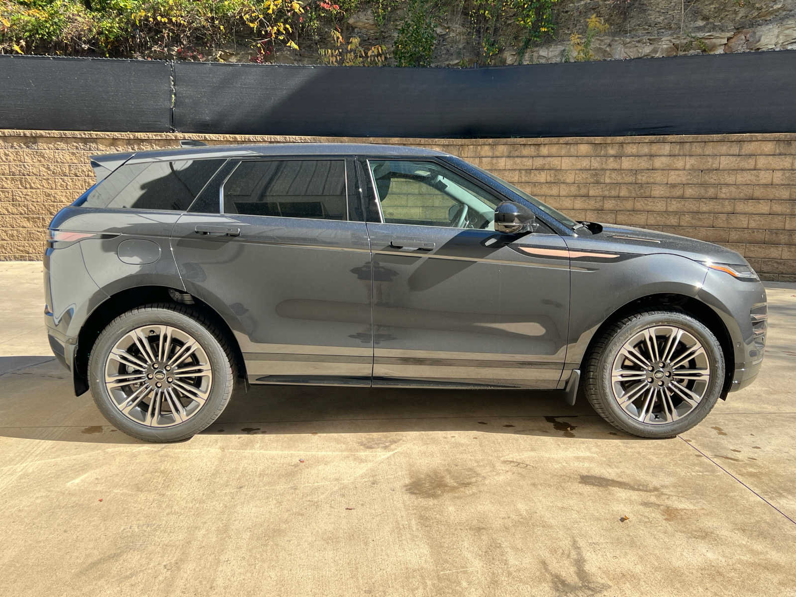 Used 2025 Land Rover Range Rover Evoque Dynamic SE AWD/4WD image 7