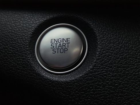 Used 2020 Hyundai Santa Fe SEL FWD image 10