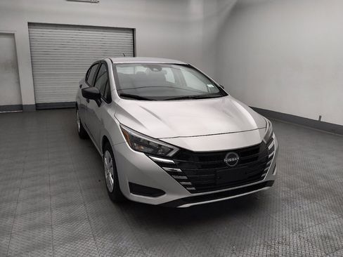 Used 2025 Nissan Versa S FWD image 14