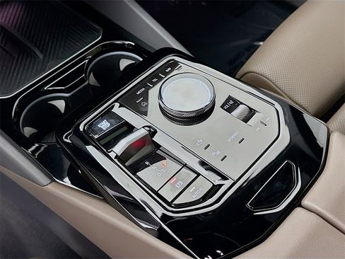 Used 2024 BMW 530i xDrive w/ Convenience Package image 17