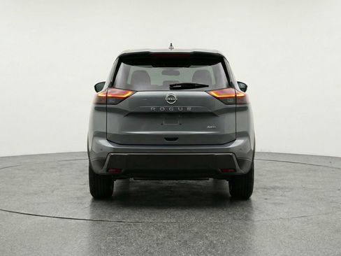 Used 2025 Nissan Rogue SV image 7