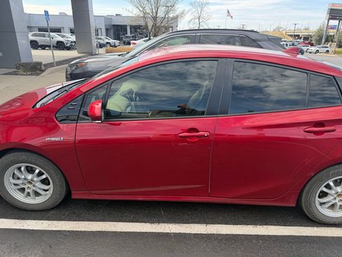 Used 2016 Toyota Prius Four image 9