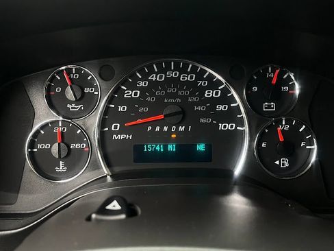 Used 2018 Chevrolet Express 2500 LT w/ LT Preferred Equipment Group RWD image 13