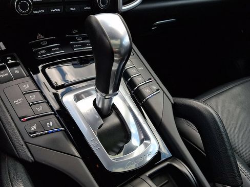 Used 2017 Porsche Cayenne Platinum Edition AWD/4WD image 16