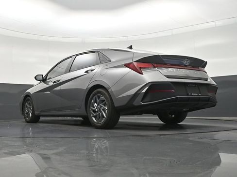 Used 2024 Hyundai Elantra SEL FWD image 25