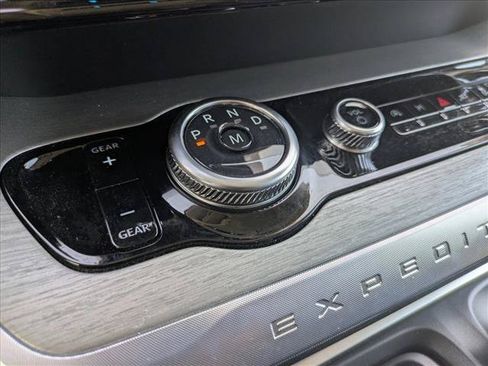 Used 2025 Ford Expedition Platinum AWD/4WD image 10