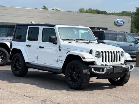 Used 2021 Jeep Wrangler Unlimited Sahara AWD/4WD image 28