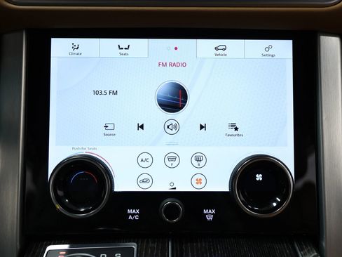 Used 2022 Land Rover Range Rover Long Wheelbase Autobiography image 27