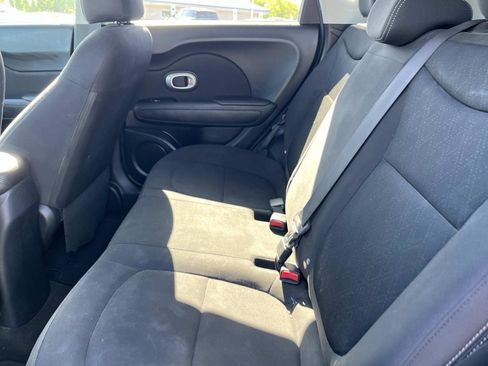 Used 2017 Kia Soul FWD image 19