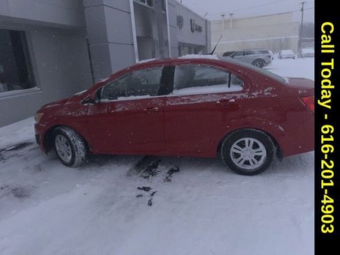 Used 2013 Chevrolet Sonic LT image 4