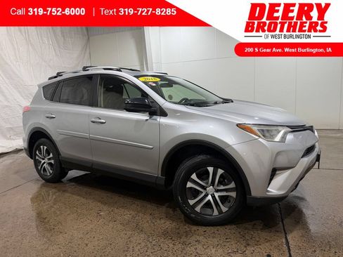 Used 2018 Toyota RAV4 LE FWD image 1