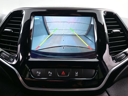 Used 2019 Jeep Cherokee Limited w/ Luxury Group AWD/4WD image 19