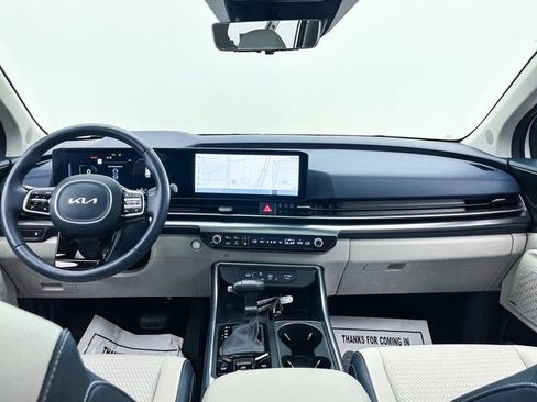 Used 2025 Kia Carnival SX Prestige image 34