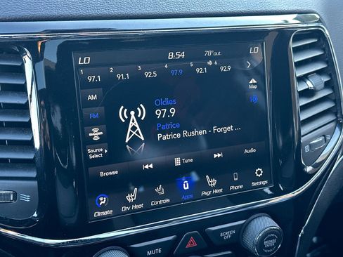 Used 2021 Jeep Grand Cherokee Limited image 17