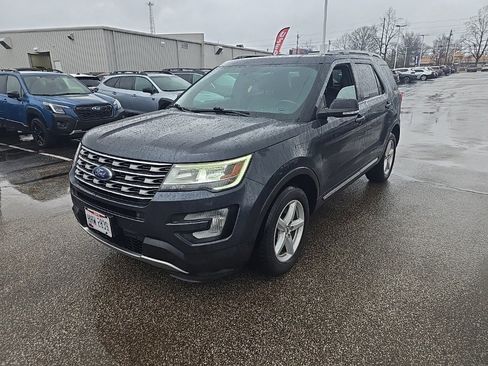 Used 2017 Ford Explorer XLT w/ Equipment Group 202A image 7