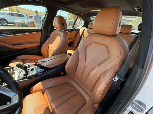 Used 2018 BMW 530e w/ Premium Package RWD image 12