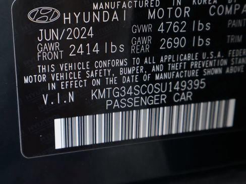 Used 2025 Genesis G70 2.5T RWD image 42