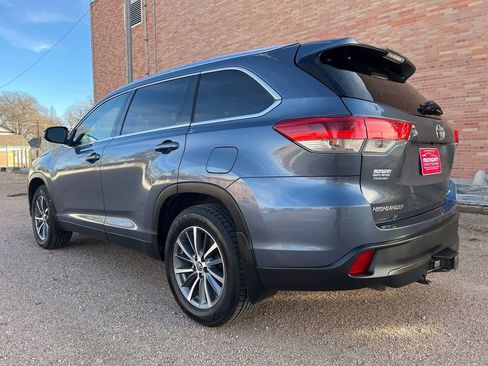 Used 2019 Toyota Highlander XLE image 5