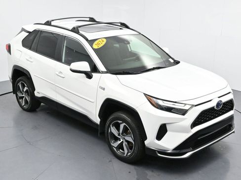 Used 2024 Toyota RAV4 SE w/ Weather & Moonroof Package AWD/4WD image 38